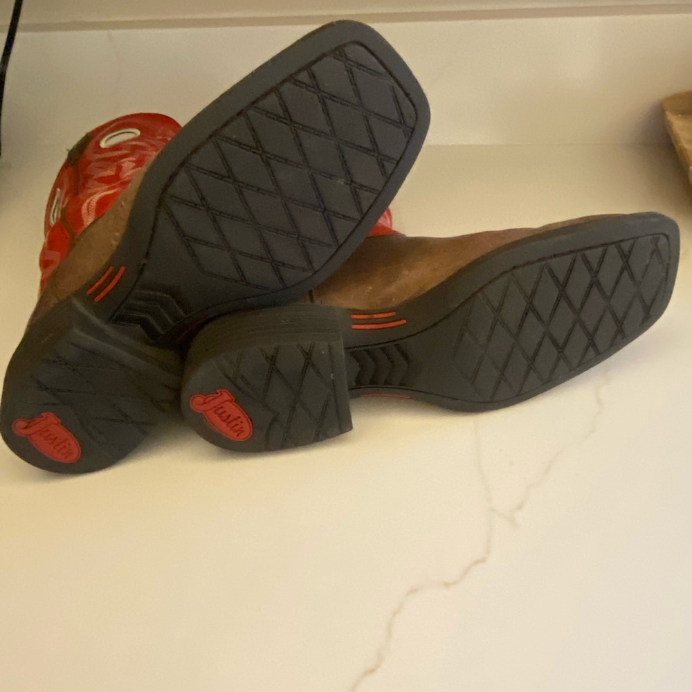 Justin Boots Red and Brown Western Boots - Picture 4 of 9